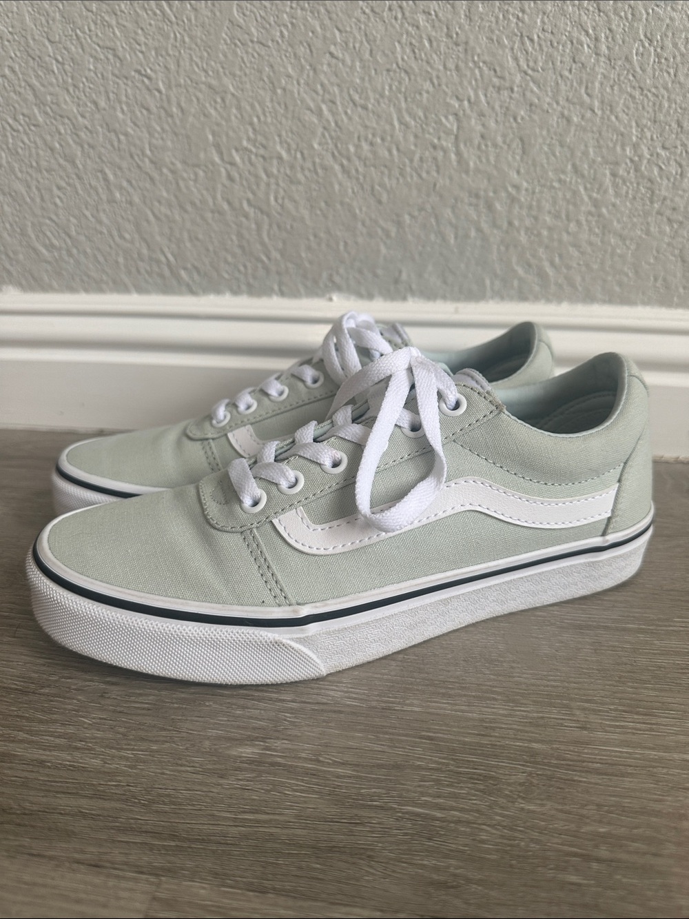 Vans Women's Ward Low Top Sneakers Pale Mint Green Size 7.5 Like New